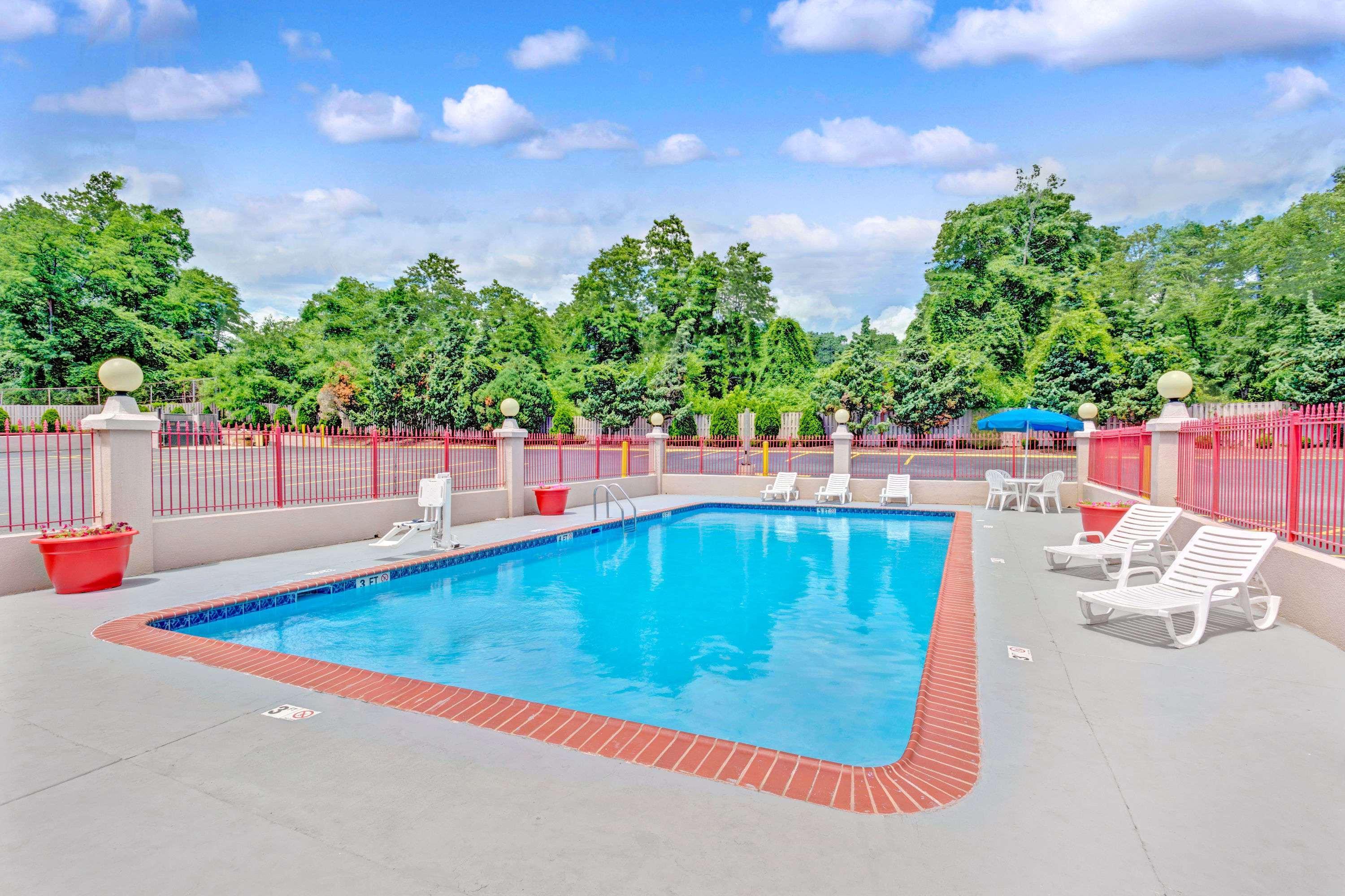 Ramada By Wyndham Baltimore West Kültér fotó