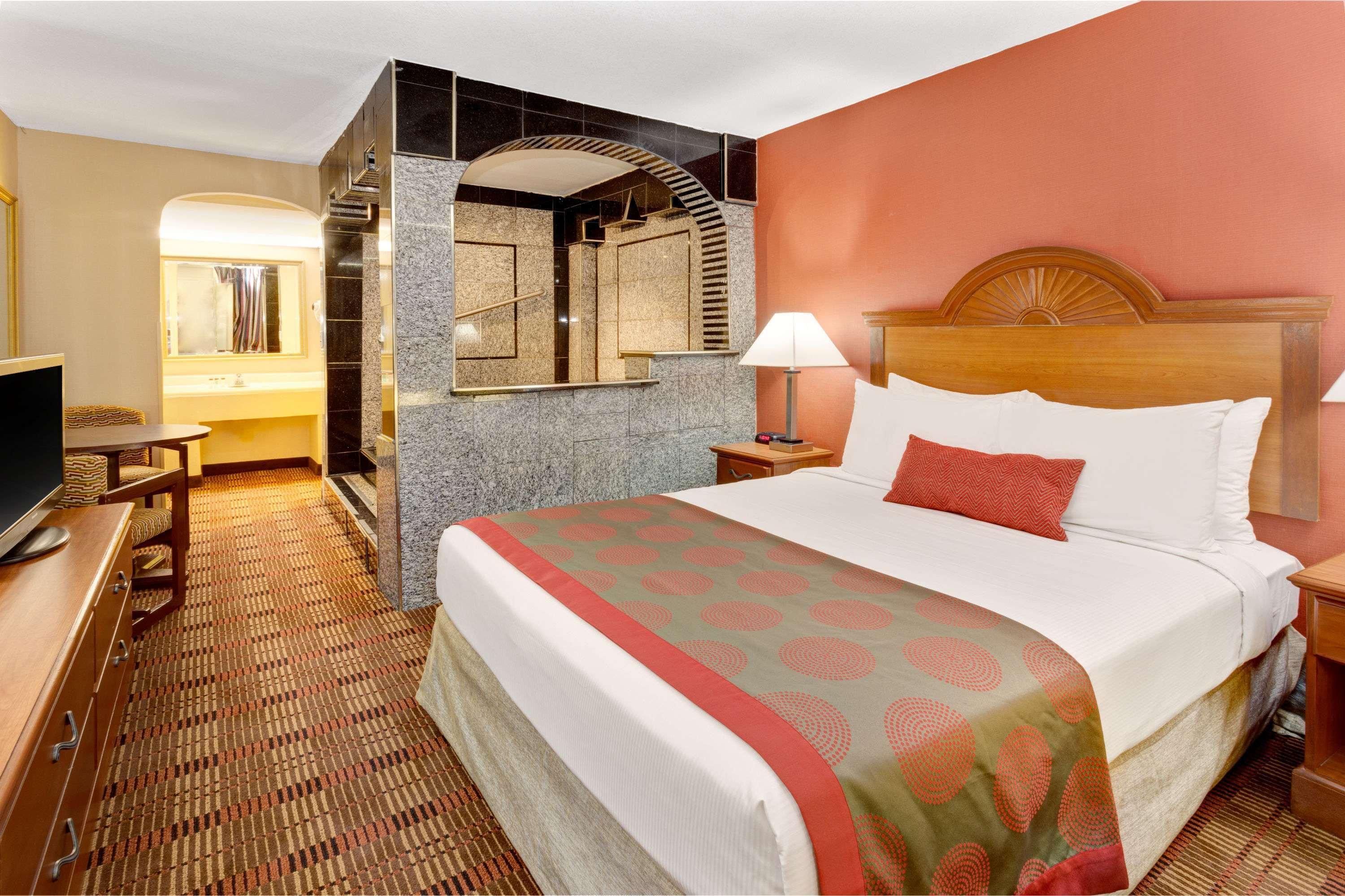 Ramada By Wyndham Baltimore West Kültér fotó
